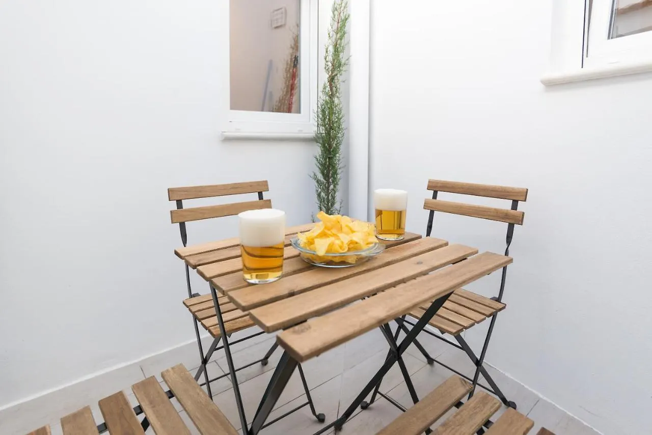 Teba-El Teatro Suite Prime Location Private Patio Malaga Apartment