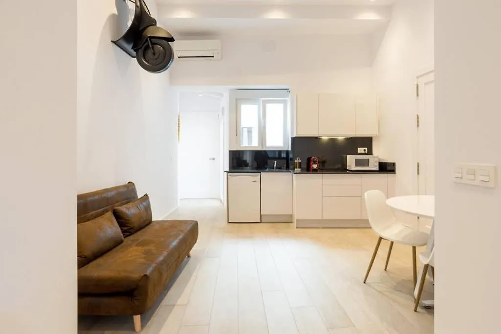 Teba-El Teatro Suite Prime Location Private Patio Malaga Apartment