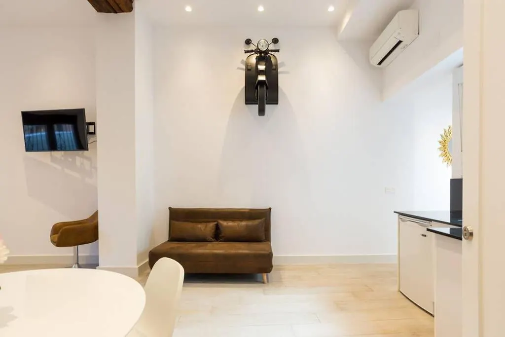 Teba-El Teatro Suite Prime Location Private Patio Malaga Apartment